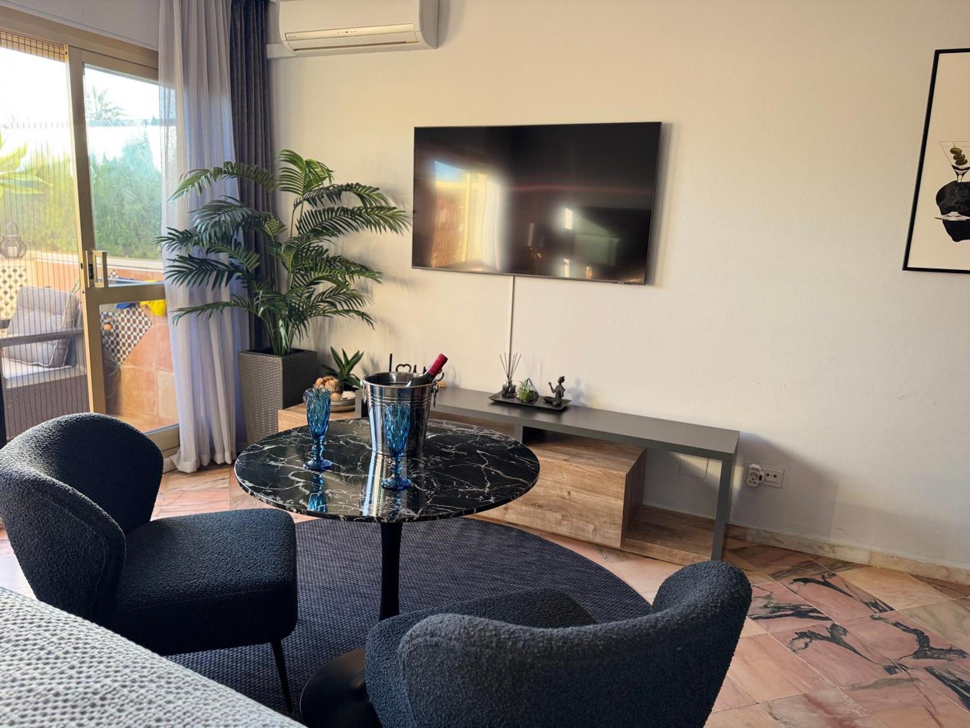 Super2Beachfront Marbella Luaran gambar